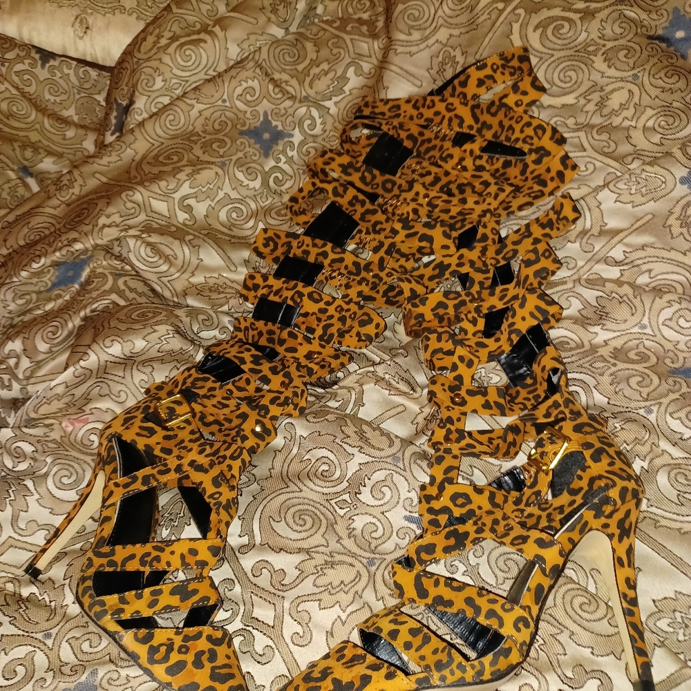 Size 7 Leopard Print Woman's Fashion Boot